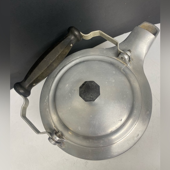 Aluminum Teapot by Miracle Maid Cookware - Picture 5 of 17